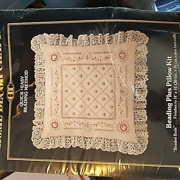 Vintage 1980s beading plus pillow craft kit - Picture 1 of 4